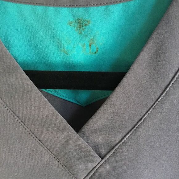 Scrub top size small ‘Med couture’ quick dry stretchy top grey teal boot cut - Picture 2 of 6